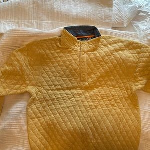 Mens Orvis light yellow sweatshirt